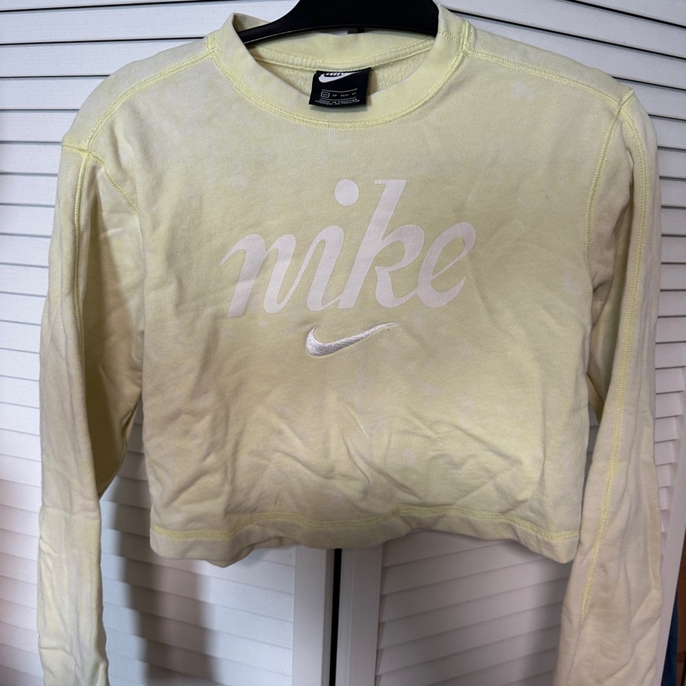 Light green Nike crop sweatshirt